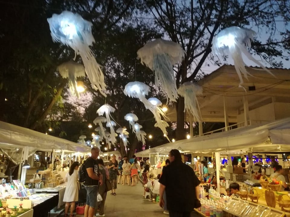 שווקי הלילה והאווירה