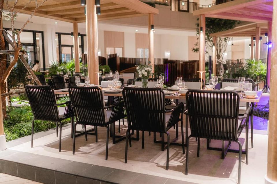 אם סושיאל פוקט (M Social Hotel Phuket)