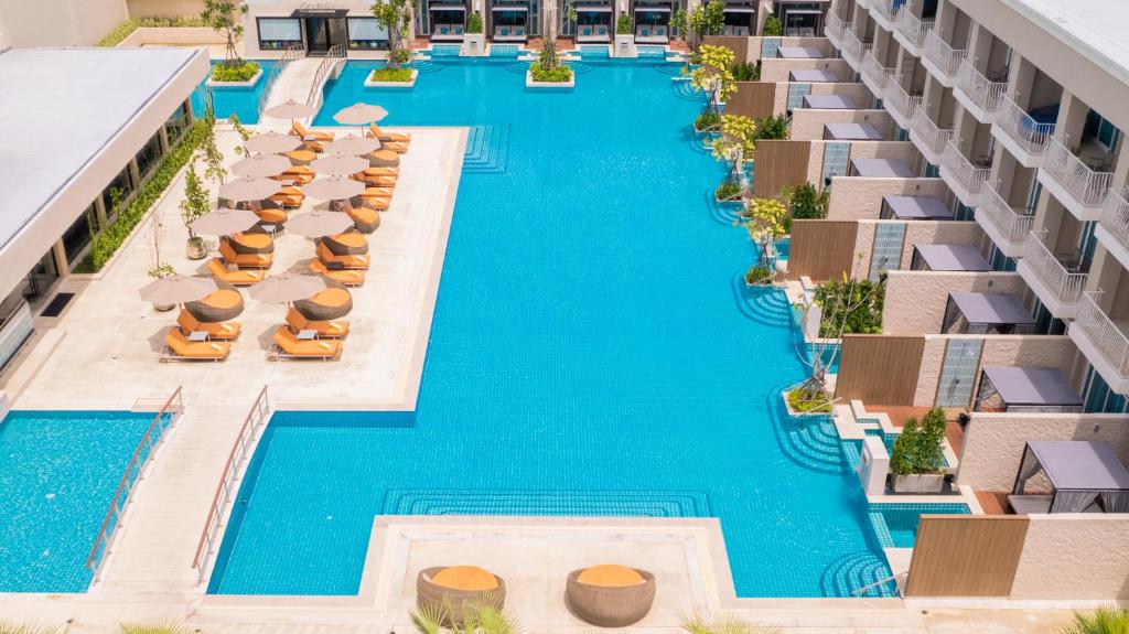 אם סושיאל פוקט (M Social Hotel Phuket)