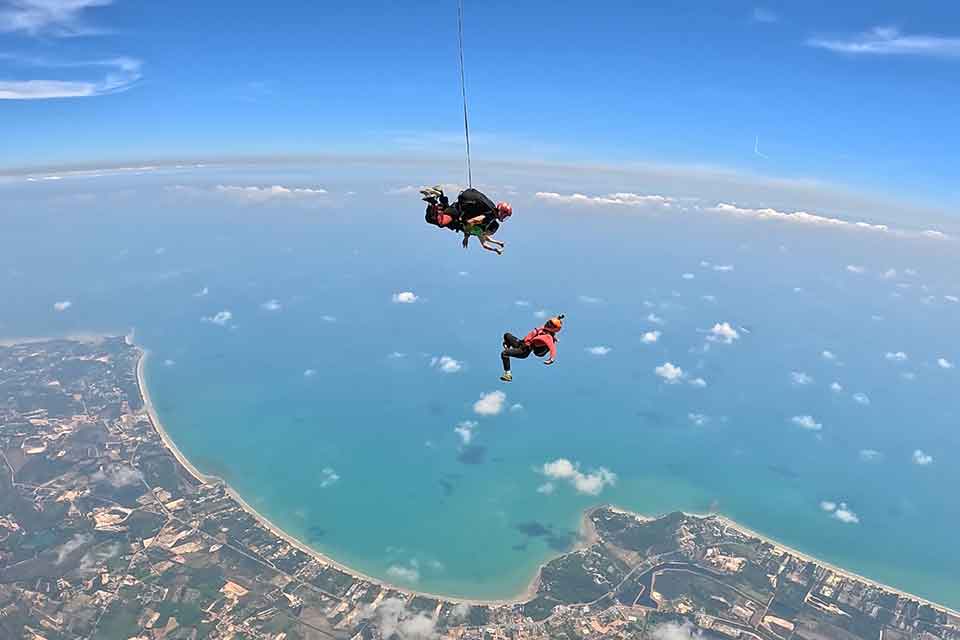 צניחה חופשית בבנגקוק (Tandem Skydiving)
