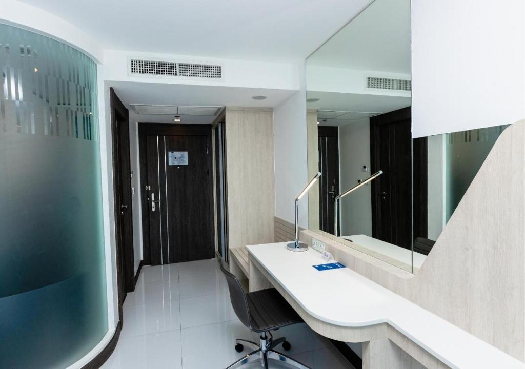 הולידיי אין אקספרס - (Holiday Inn Express)