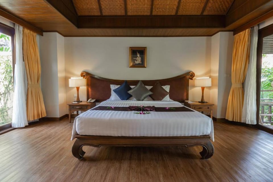 נורה ביץ' קוסמוי - (Nora Beach Koh Samui)
