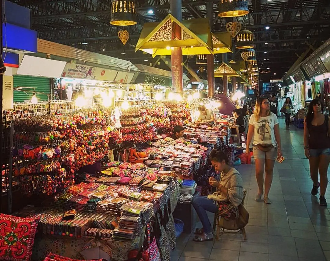 שוק הלילה של צ’יאנג מאי (Chiang Mai Night Bazaar)